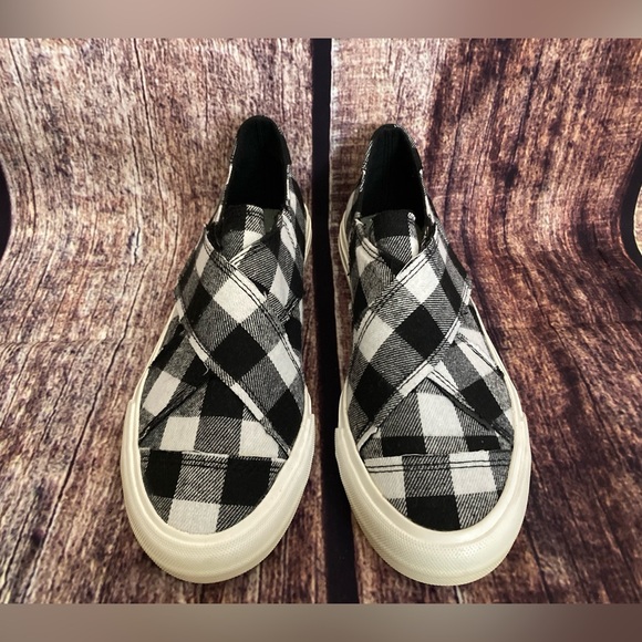 Gypsy Jazz | Black & White Plaid Canvas Shoes - Picture 2 of 10